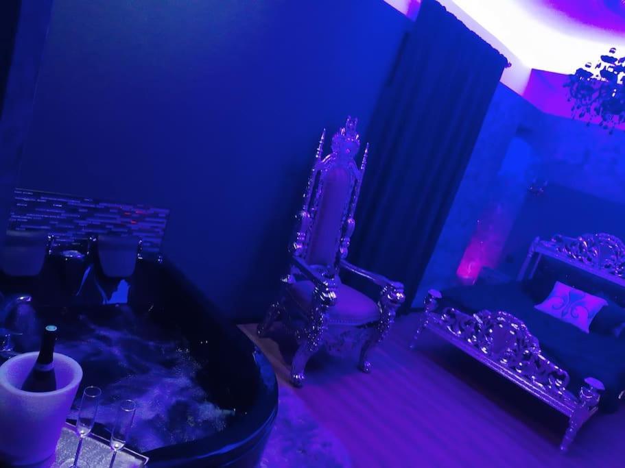 Nuit Romantique - Jacuzzi - Beziers - Romance Royale Exterior photo