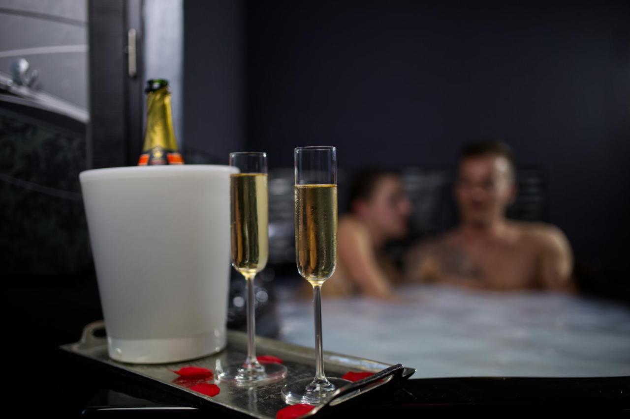 Nuit Romantique - Jacuzzi - Beziers - Romance Royale Exterior photo