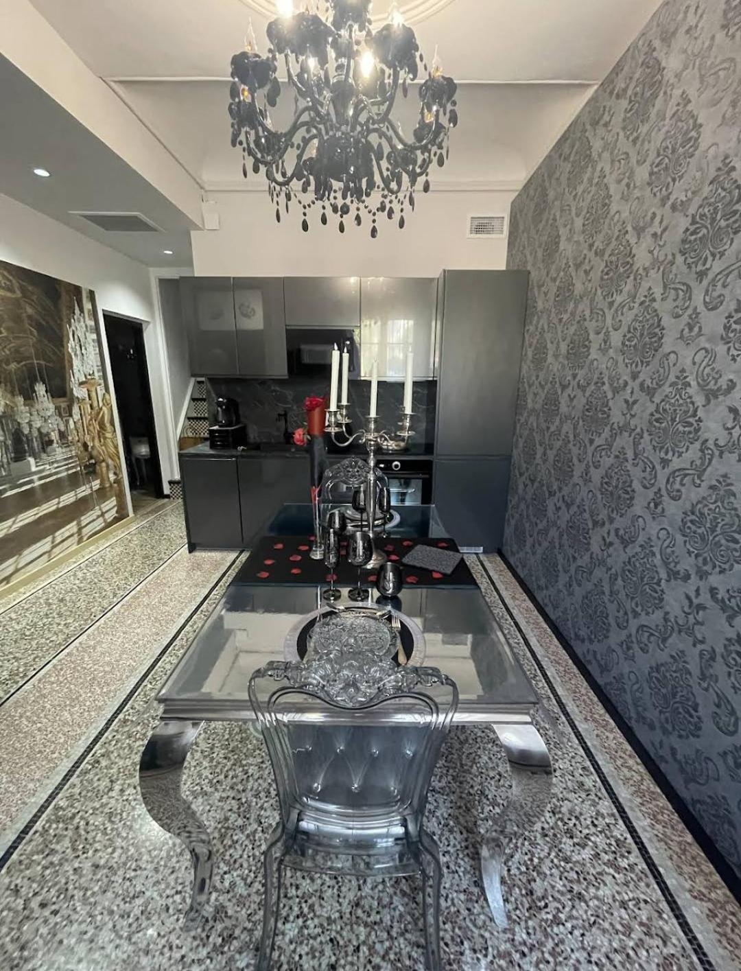 Nuit Romantique - Jacuzzi - Beziers - Romance Royale Exterior photo